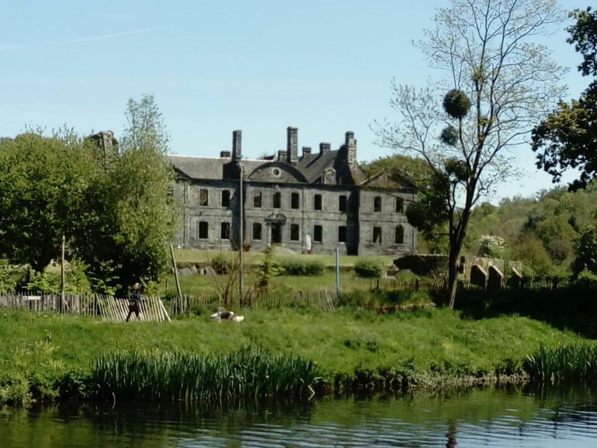 Gouarec Bed & Breakfast Lanrivain Exteriör bild